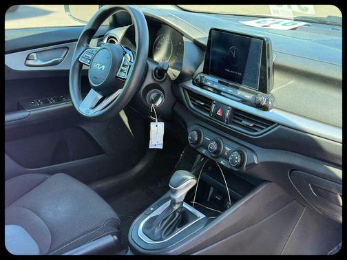 Snow White Pearl 2023 Kia Forte LXS