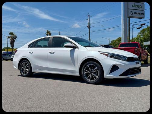 Snow White Pearl 2023 Kia Forte LXS