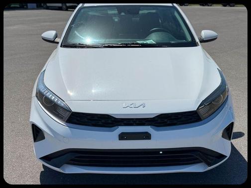 Snow White Pearl 2023 Kia Forte LXS