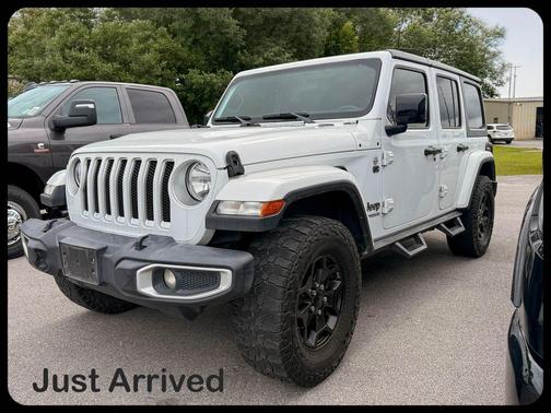 Bright White Clearcoat 2021 Jeep Wrangler Unlimited Sahara