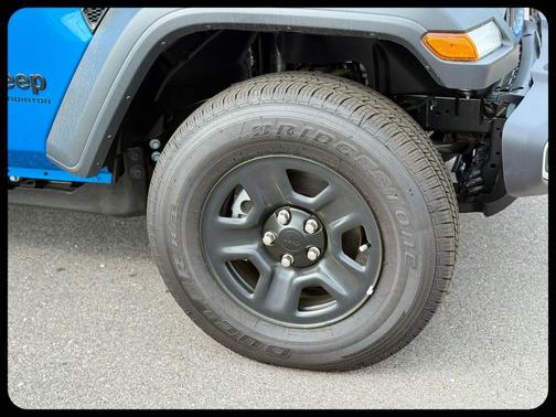 Hydro Blue Pearlcoat 2026 Jeep Gladiator Sport