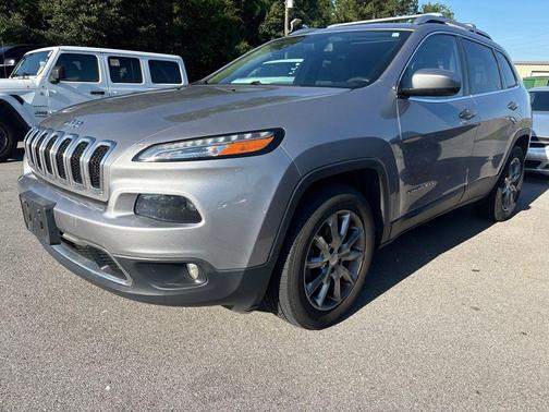 Beige 2018 Jeep Cherokee Limited