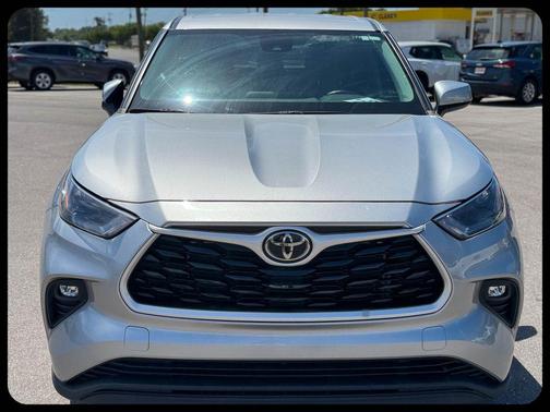 Celestial Silver Metallic 2023 Toyota Highlander LE