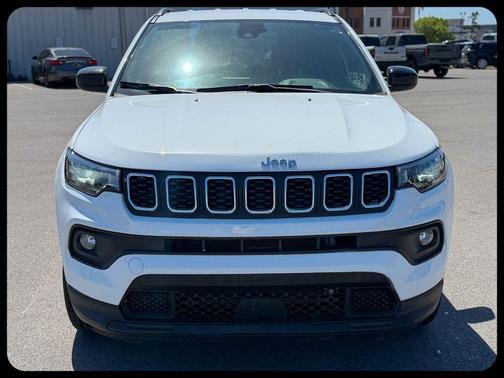 Bright White Clearcoat 2024 Jeep Compass Latitude