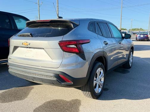 Sterling Gray Metallic 2024 Chevrolet Trax LS
