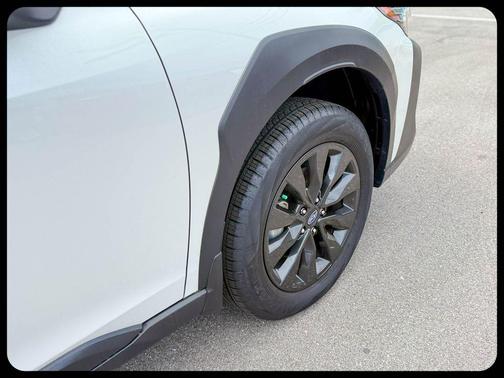 Crystal White Pearl 2025 Subaru Outback Onyx Edition