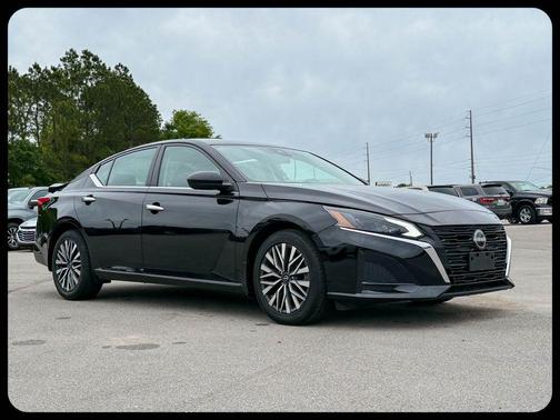 Black 2023 Nissan Altima 2.5 SV
