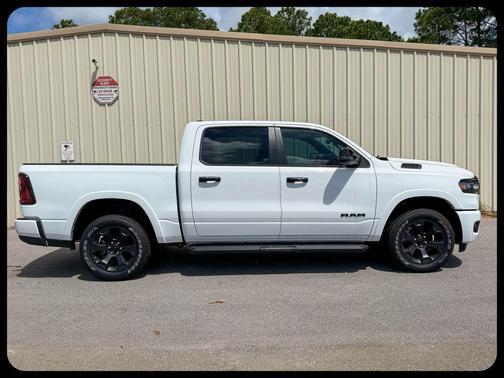 Bright White Clearcoat 2026 RAM 1500 Big Horn/Lone Star