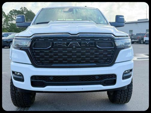 Bright White Clearcoat 2025 RAM 1500 Big Horn/Lone Star