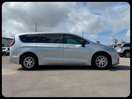 Silver Mist Clearcoat 2026 Chrysler Pacifica Select