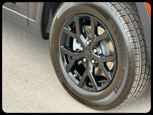 Diamond Black 2026 Jeep Grand Cherokee Laredo