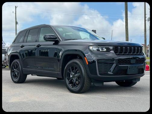 Diamond Black 2026 Jeep Grand Cherokee Laredo