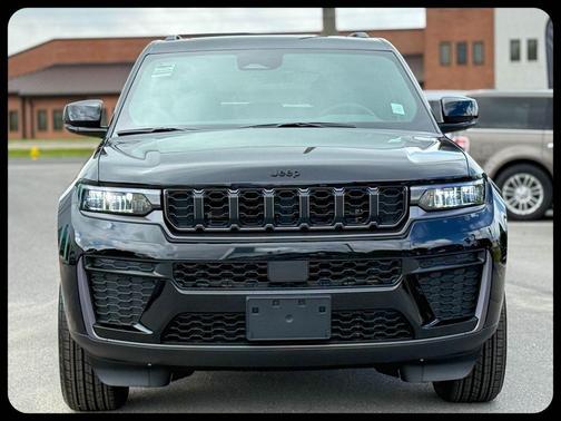Diamond Black 2026 Jeep Grand Cherokee Laredo