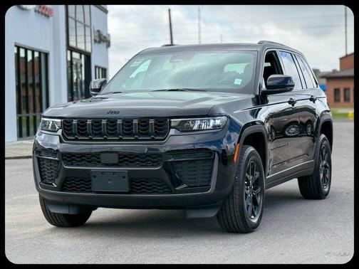 Diamond Black 2026 Jeep Grand Cherokee Laredo