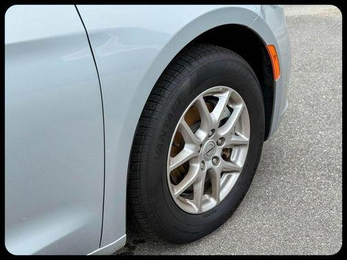 Silver Mist Clearcoat 2024 Chrysler Pacifica Touring-L