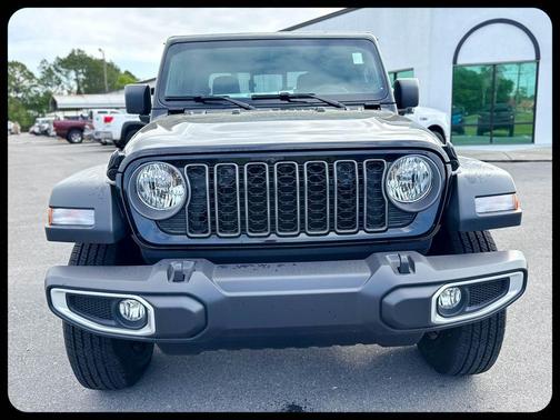 Black Clearcoat 2026 Jeep Gladiator Sport