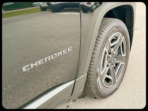 Diamond Black 2026 Jeep Cherokee LAREDO/LIMITED