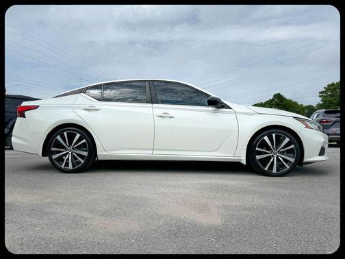 White 2019 Nissan Altima 2.5 SR