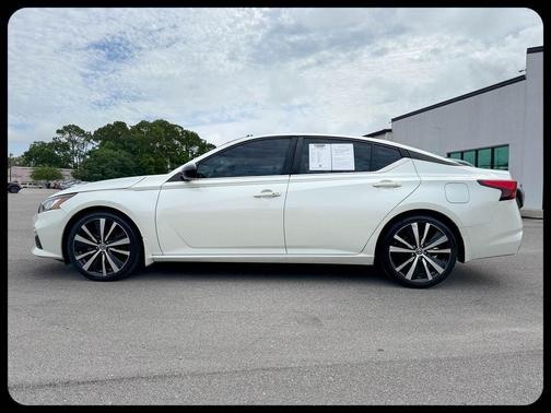 White 2019 Nissan Altima 2.5 SR