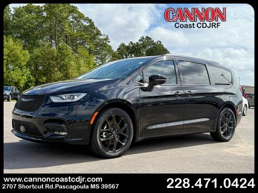 Diamond Black 2026 Chrysler Pacifica Select