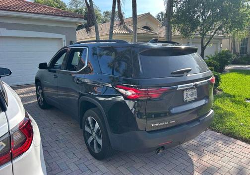 Mosaic Black Metallic 2023 Chevrolet Traverse LT Leather