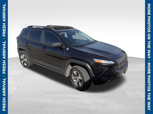 Brilliant Black Crystal Pearlcoat 2015 Jeep Cherokee Trailhawk