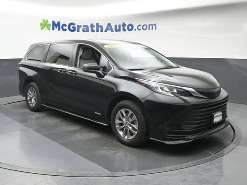 Midnight Black Metallic 2021 Toyota Sienna LE