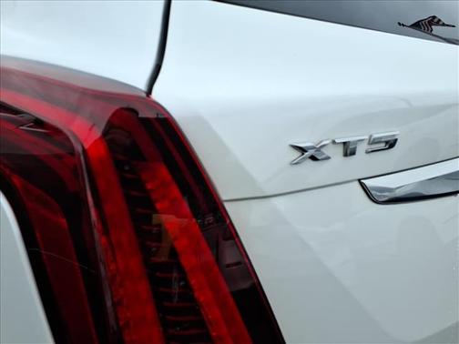 Crystal White Tricoat 2023 Cadillac XT5 Premium Luxury