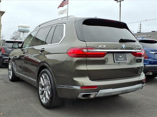 Manhattan Green Metallic 2022 BMW X7 xDrive40i