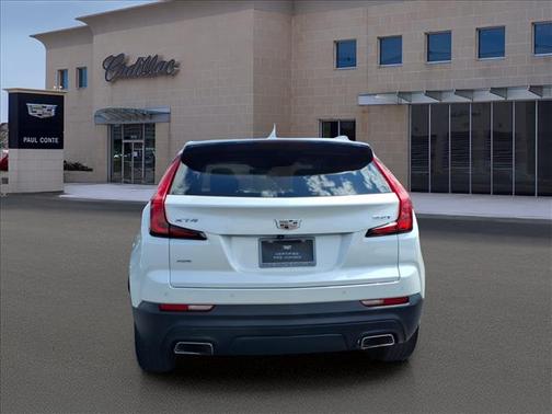 Crystal White Tricoat 2023 Cadillac XT4 Luxury