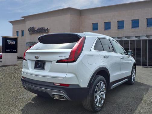 2022 Cadillac XT4 Premium Luxury