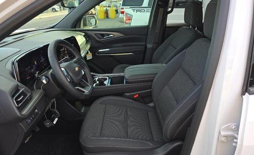 Summit White 2026 Chevrolet Traverse LT