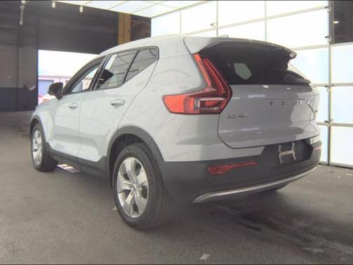 2021 Volvo XC40 T5 Momentum