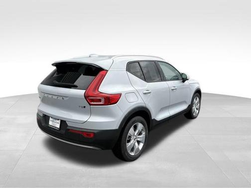 2021 Volvo XC40 T5 Momentum