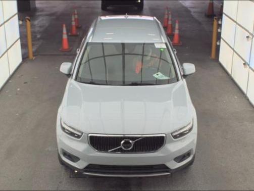 2021 Volvo XC40 T5 Momentum