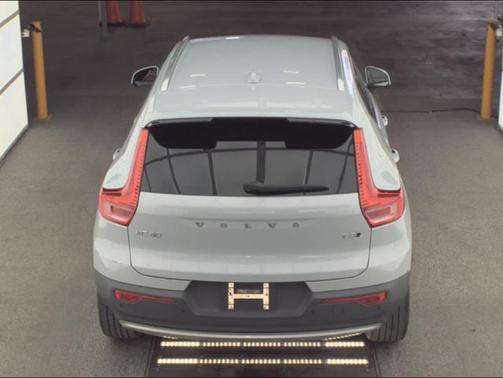 2021 Volvo XC40 T5 Momentum
