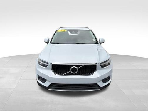 2021 Volvo XC40 T5 Momentum