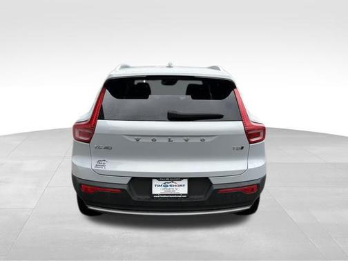 2021 Volvo XC40 T5 Momentum