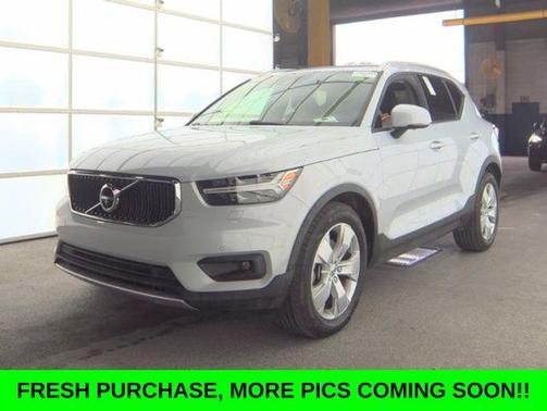 2021 Volvo XC40 T5 Momentum