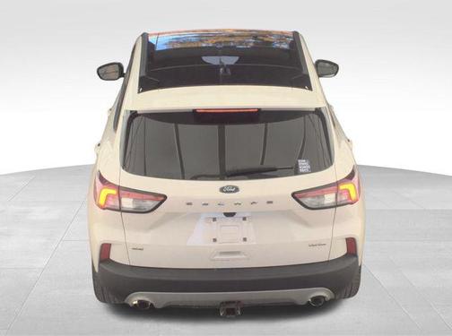 Star White Metallic Tri-Coat 2022 Ford Escape SE