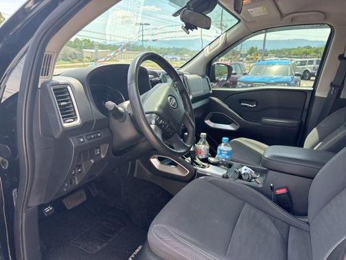Super Black 2022 Nissan Frontier SV