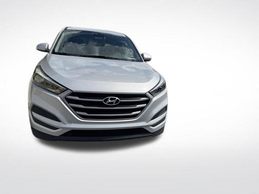 Molten Silver 2017 Hyundai TUCSON SE