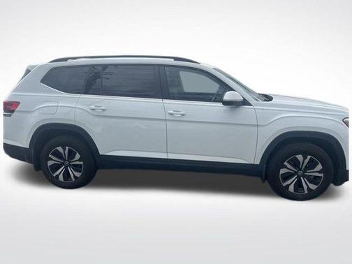 Pure White 2024 Volkswagen Atlas 2.0T SE