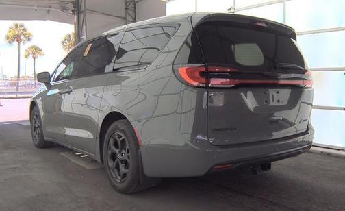 2022 Chrysler Pacifica Hybrid Touring L