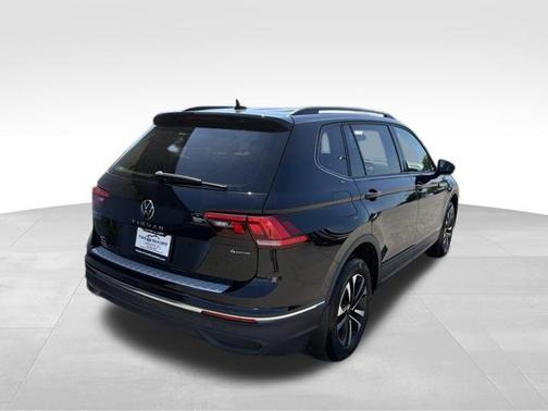 Deep Black 2022 Volkswagen Tiguan 2.0T S 4MOTION