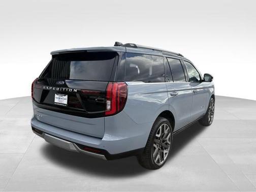 Glacier Gray Metallic Tri-Coat 2026 Ford Expedition Platinum