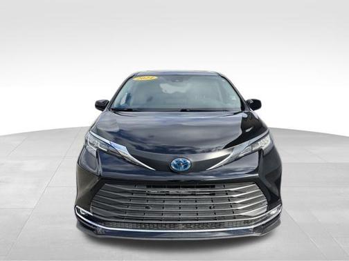 2023 Toyota Sienna XLE 7 Passenger
