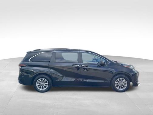 2023 Toyota Sienna XLE 7 Passenger