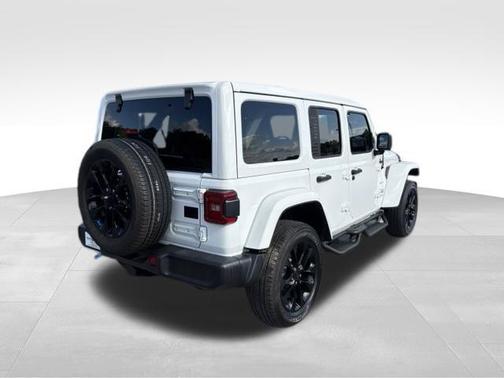 Bright White Clearcoat 2022 Jeep Wrangler Unlimited 4xe Sahara