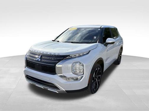 White Diamond 2022 Mitsubishi Outlander SE Launch Edition S-AWC